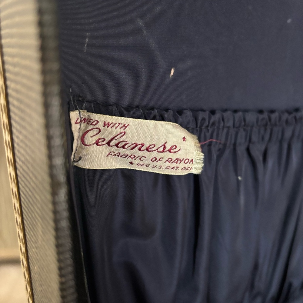 Vintage Mendel Brand Classic Suitcase 17” x 13” - Picture 7 of 14